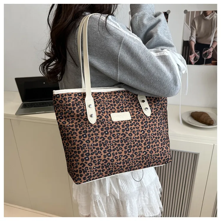 Casual Fashion Trendy Women's Bag  New New Style Hand-Carrying Large-Capacity Hand-Carrying Shoulder Armpit Bag Tote Bag For Women display picture 6