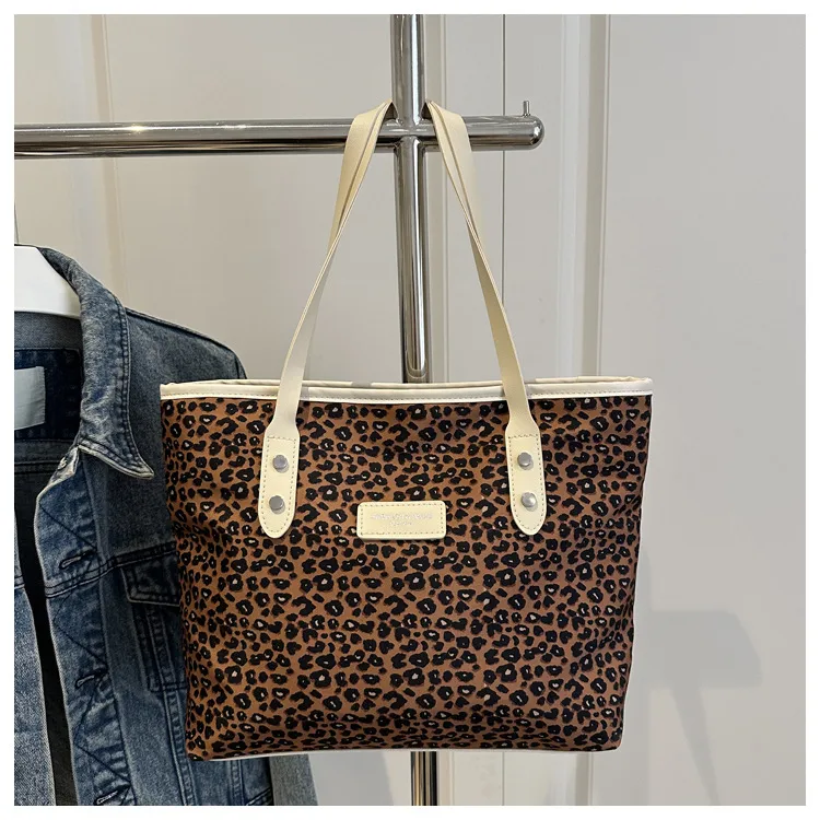 Casual Fashion Trendy Women's Bag  New New Style Hand-Carrying Large-Capacity Hand-Carrying Shoulder Armpit Bag Tote Bag For Women display picture 12