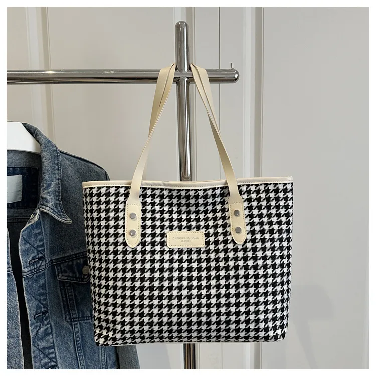 Casual Fashion Trendy Women's Bag  New New Style Hand-Carrying Large-Capacity Hand-Carrying Shoulder Armpit Bag Tote Bag For Women display picture 15