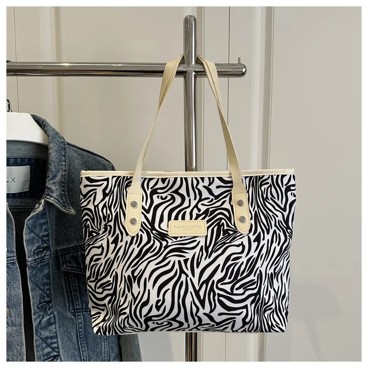 Casual Fashion Trendy Women's Bag  New New Style Hand-Carrying Large-Capacity Hand-Carrying Shoulder Armpit Bag Tote Bag For Women display picture 18
