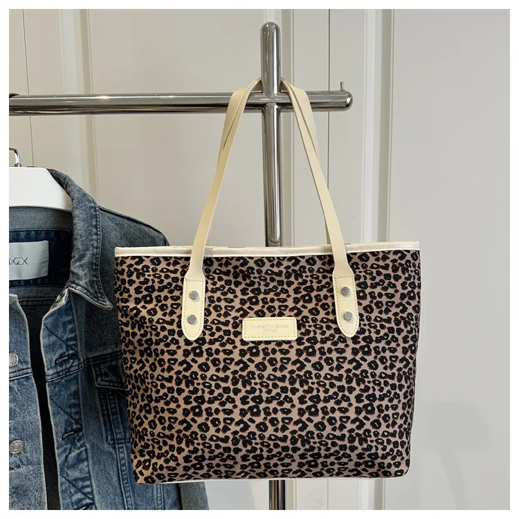 Casual Fashion Trendy Women's Bag  New New Style Hand-Carrying Large-Capacity Hand-Carrying Shoulder Armpit Bag Tote Bag For Women display picture 20