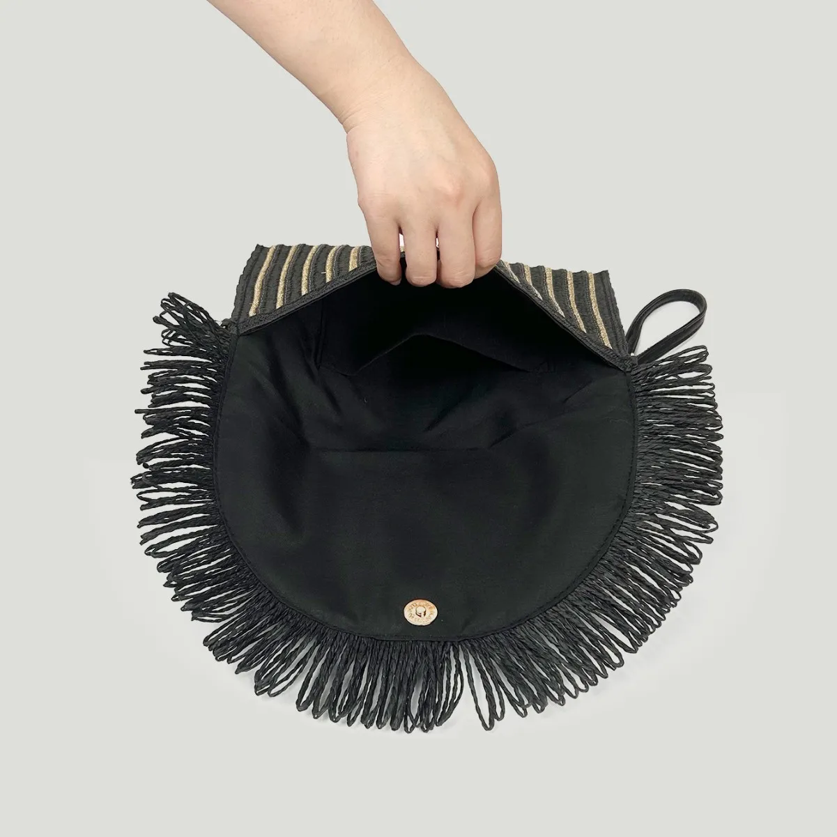 Paper Straw Woven Tassel Clutch Bag  Fashion Straw Envelope Bag Women's Wholesale Flip Cover Contrasting Color Stitching Clutch Bag display picture 5