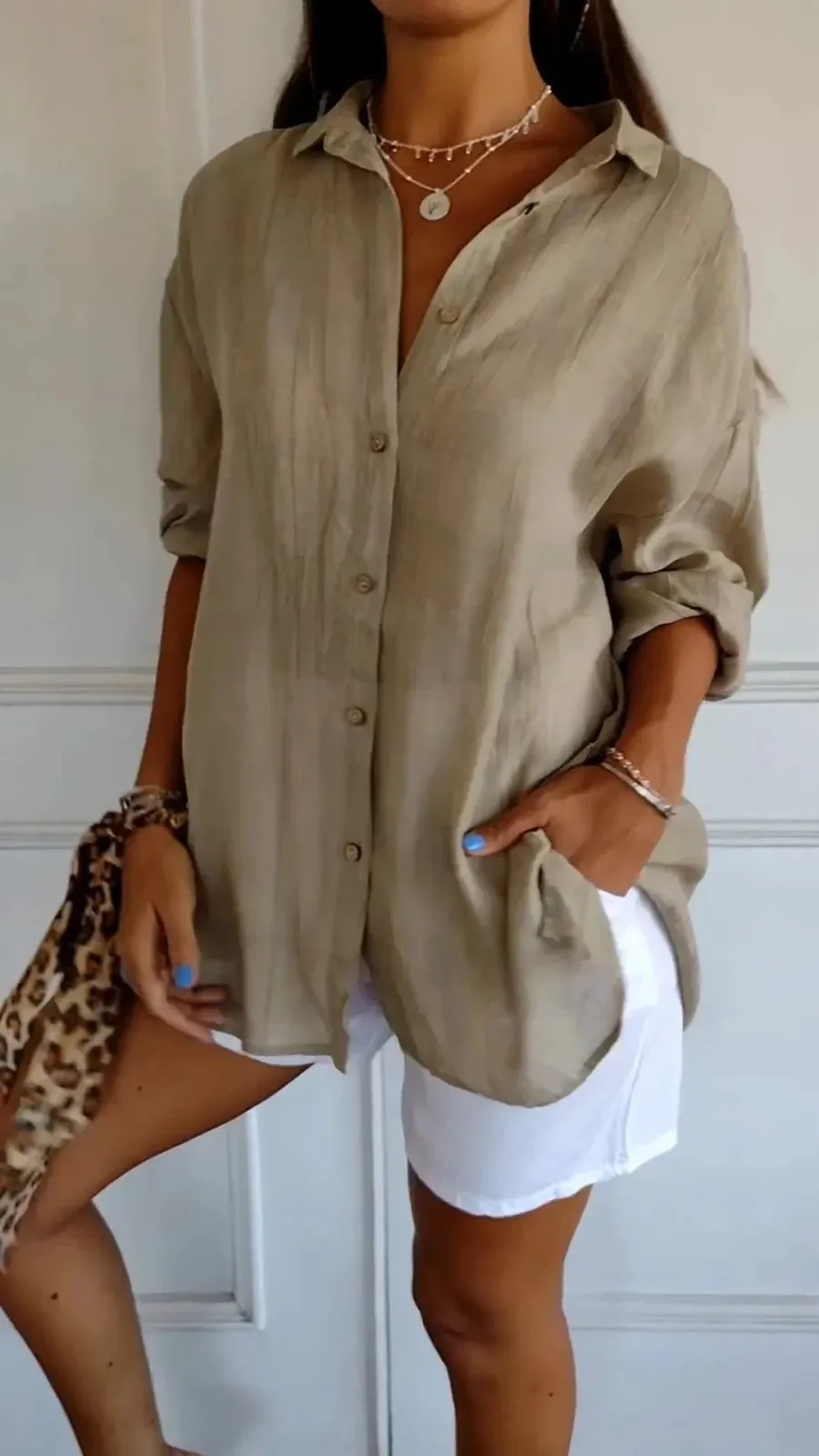 New Single-breasted Pleated Lapel Shirt Independent Station Explosions Women's Solid Color  Sleeve Top display picture 3