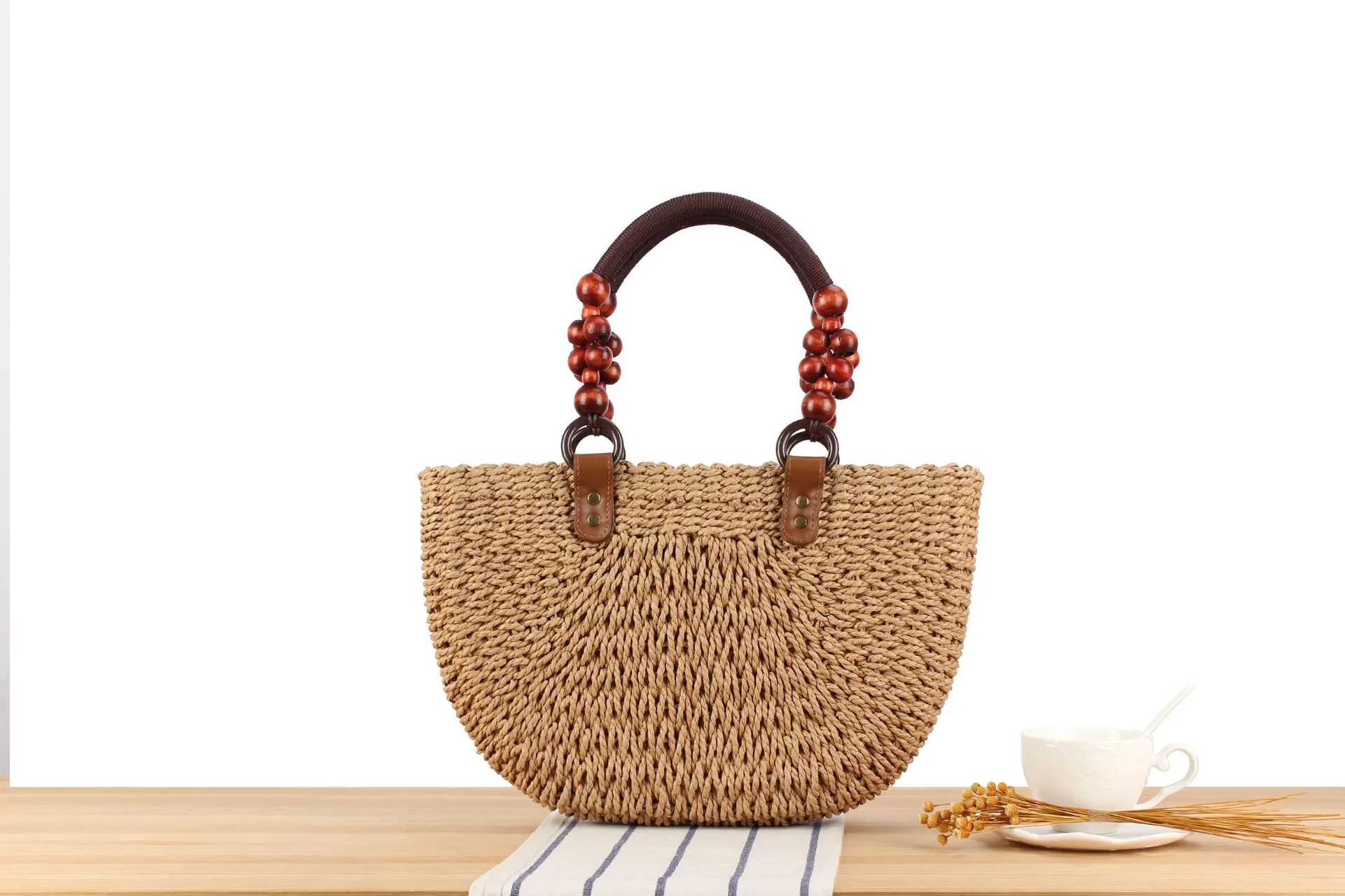 New Straw Woven Bag All-match Casual Daily Travel Commuter Seaside Vacation Niche Women's Bag display picture 1