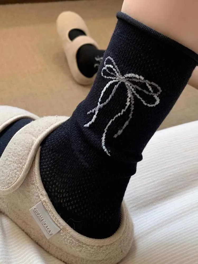 Wholesale  New New Ins Heel Bow Boneless Mid-Calf Socks Breathable Women's Socks Can Be Worn In All Seasons display picture 6