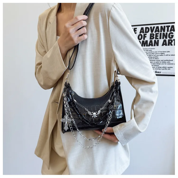 Subculture Dark Punk Armpit Bag Women's Bag Skull Shoulder Bag Y2K Sexy Chain Crocodile Pattern Crossbody Bag display picture 4