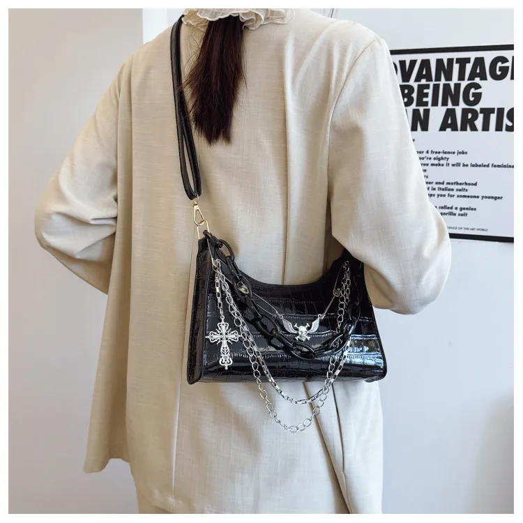 Subculture Dark Punk Armpit Bag Women's Bag Skull Shoulder Bag Y2K Sexy Chain Crocodile Pattern Crossbody Bag display picture 5