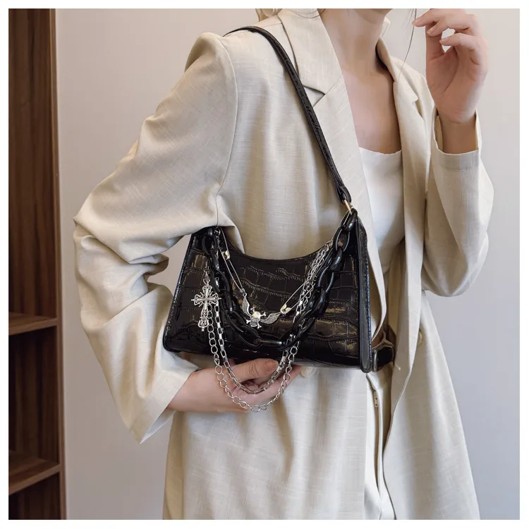 Subculture Dark Punk Armpit Bag Women's Bag Skull Shoulder Bag Y2K Sexy Chain Crocodile Pattern Crossbody Bag display picture 6