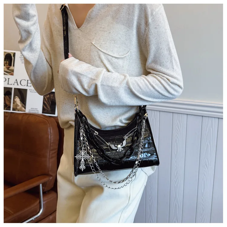 Subculture Dark Punk Armpit Bag Women's Bag Skull Shoulder Bag Y2K Sexy Chain Crocodile Pattern Crossbody Bag display picture 12