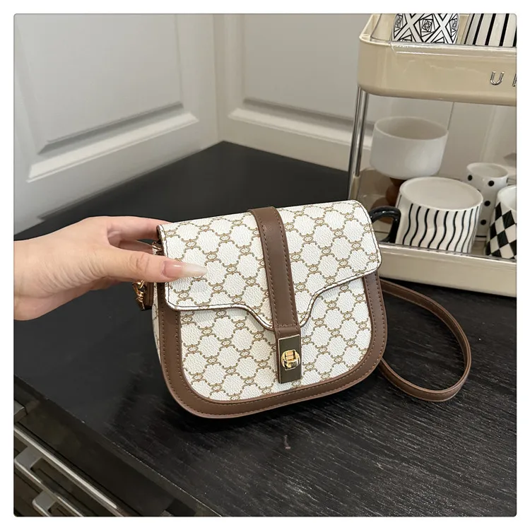 Retro Lock  Summer New One-Shoulder Cross-Body Saddle Bag Large Capacity Printed Fashion Simple Ins Casual display picture 3