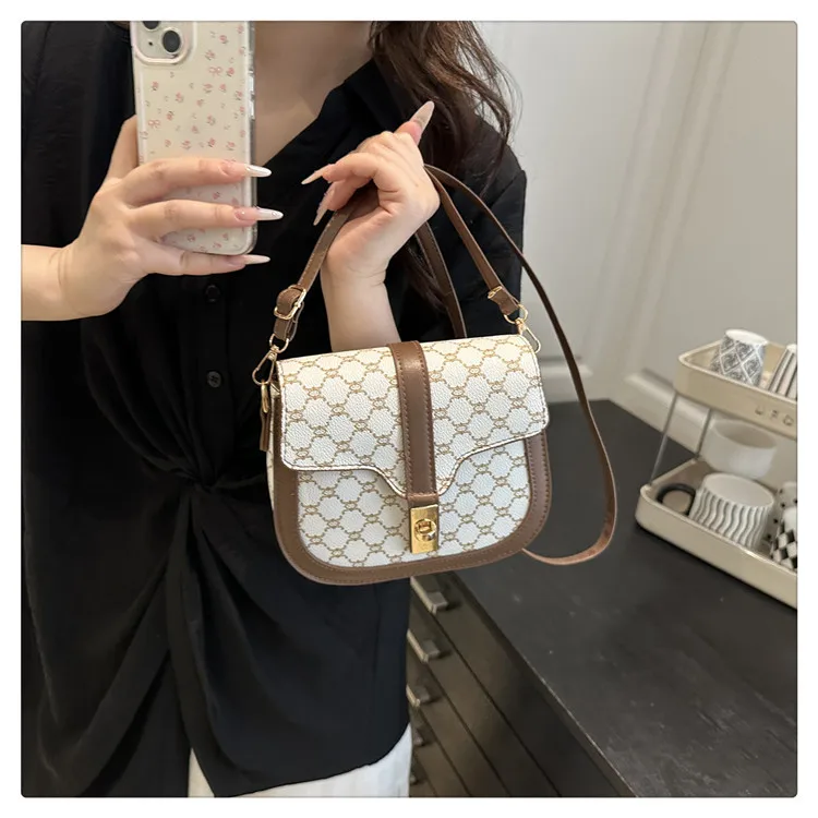 Retro Lock  Summer New One-Shoulder Cross-Body Saddle Bag Large Capacity Printed Fashion Simple Ins Casual display picture 4