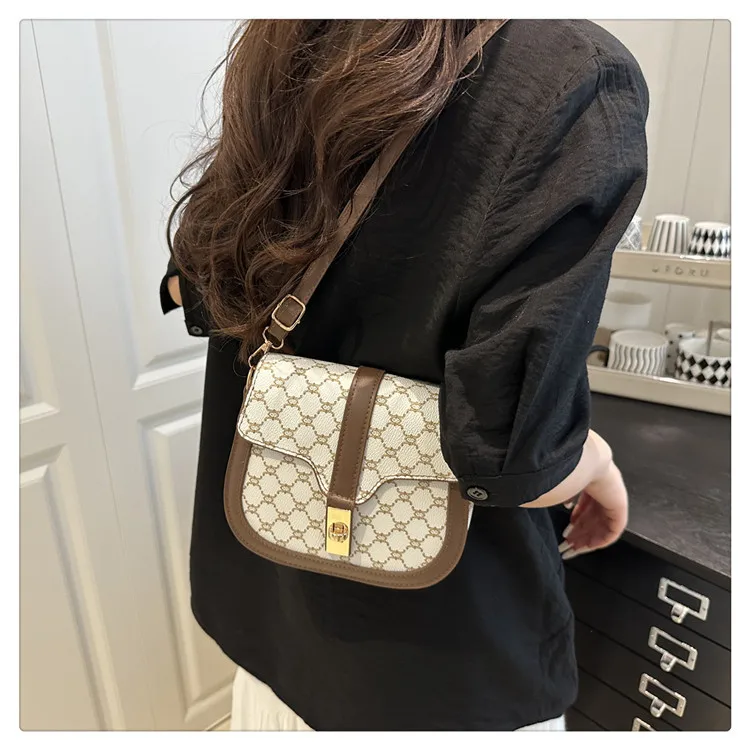 Retro Lock  Summer New One-Shoulder Cross-Body Saddle Bag Large Capacity Printed Fashion Simple Ins Casual display picture 6