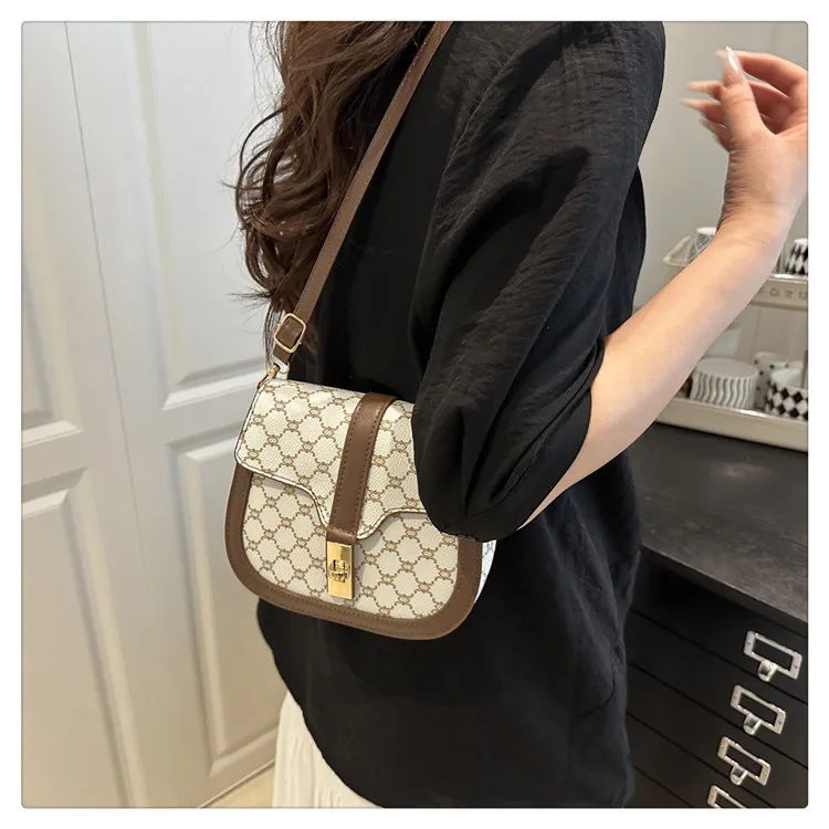 Retro Lock  Summer New One-Shoulder Cross-Body Saddle Bag Large Capacity Printed Fashion Simple Ins Casual display picture 7