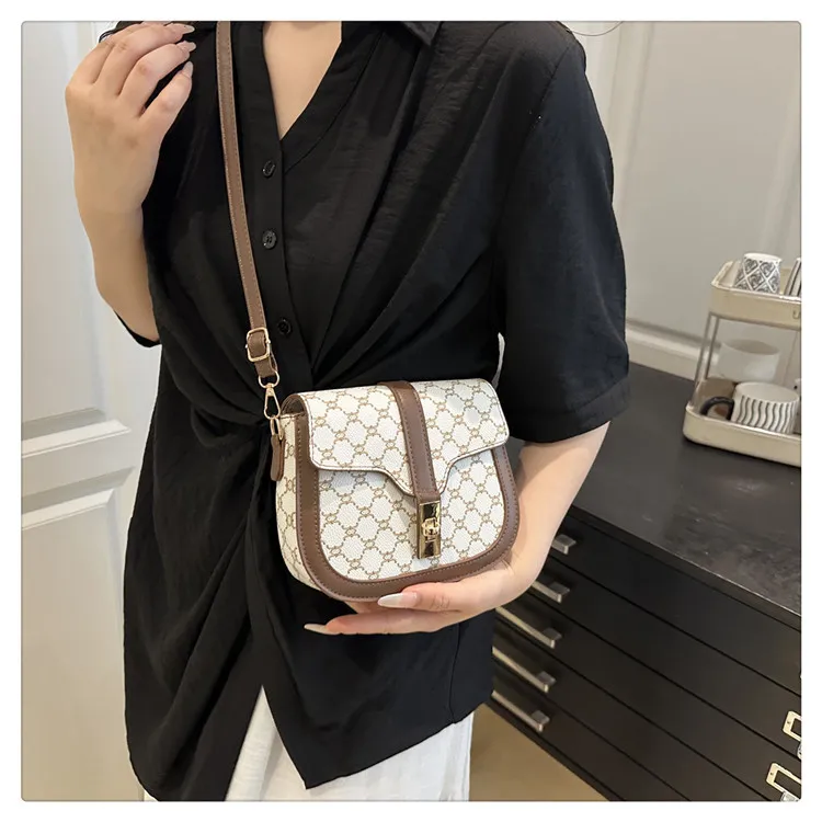 Retro Lock  Summer New One-Shoulder Cross-Body Saddle Bag Large Capacity Printed Fashion Simple Ins Casual display picture 8