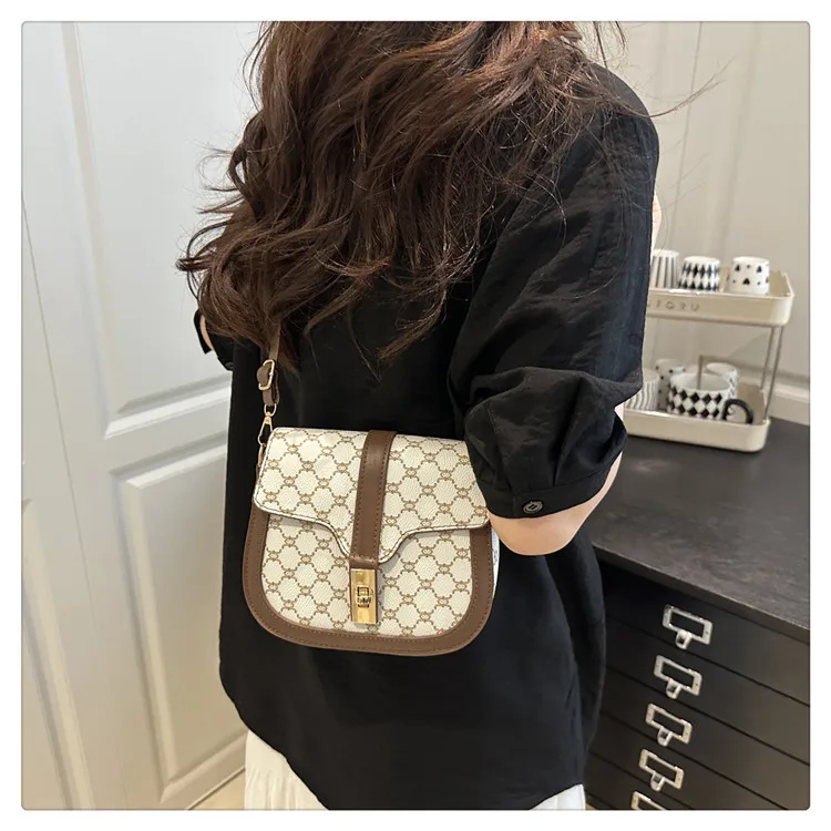 Retro Lock  Summer New One-Shoulder Cross-Body Saddle Bag Large Capacity Printed Fashion Simple Ins Casual display picture 11