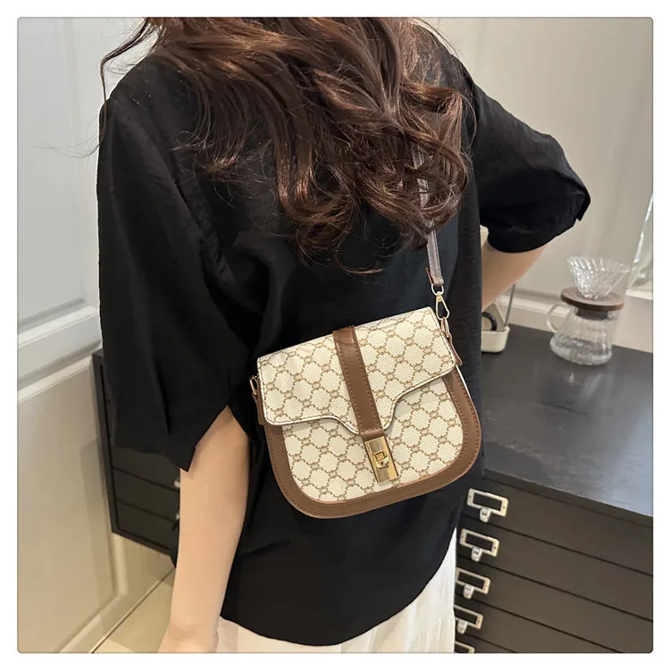 Retro Lock  Summer New One-Shoulder Cross-Body Saddle Bag Large Capacity Printed Fashion Simple Ins Casual display picture 14