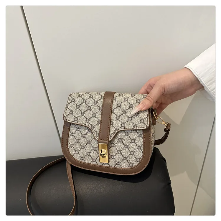 Retro Lock  Summer New One-Shoulder Cross-Body Saddle Bag Large Capacity Printed Fashion Simple Ins Casual display picture 15