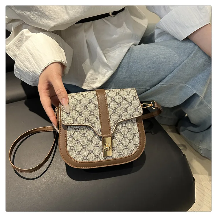 Retro Lock  Summer New One-Shoulder Cross-Body Saddle Bag Large Capacity Printed Fashion Simple Ins Casual display picture 16
