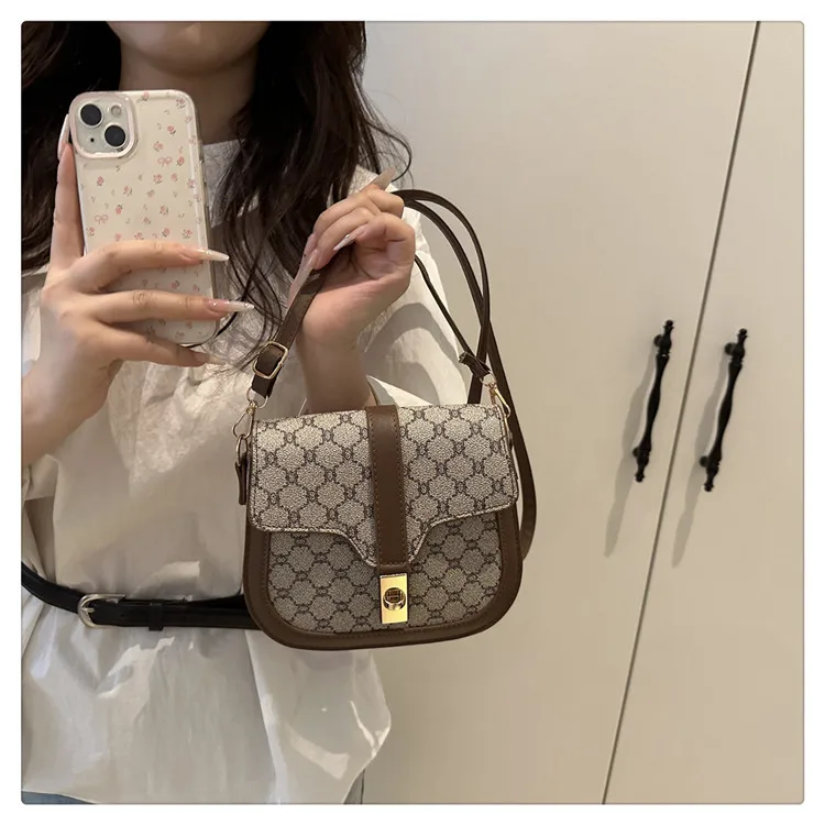 Retro Lock  Summer New One-Shoulder Cross-Body Saddle Bag Large Capacity Printed Fashion Simple Ins Casual display picture 17