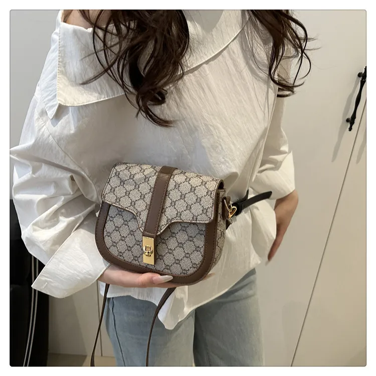 Retro Lock  Summer New One-Shoulder Cross-Body Saddle Bag Large Capacity Printed Fashion Simple Ins Casual display picture 18