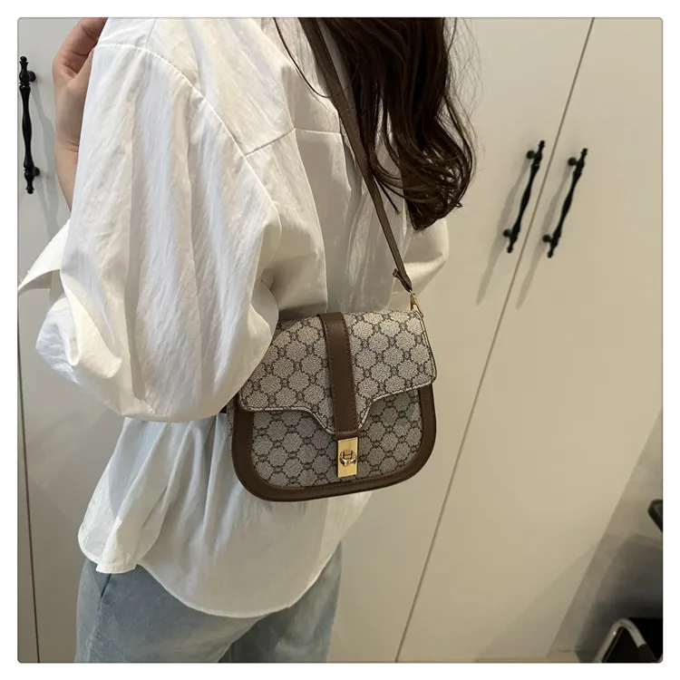 Retro Lock  Summer New One-Shoulder Cross-Body Saddle Bag Large Capacity Printed Fashion Simple Ins Casual display picture 21