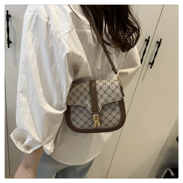 Retro Lock  Summer New One-Shoulder Cross-Body Saddle Bag Large Capacity Printed Fashion Simple Ins Casual display picture 22