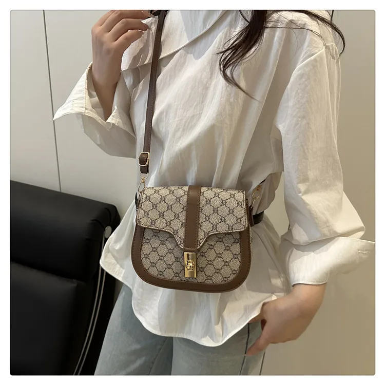 Retro Lock  Summer New One-Shoulder Cross-Body Saddle Bag Large Capacity Printed Fashion Simple Ins Casual display picture 23