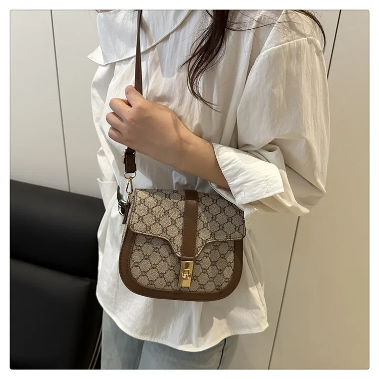 Retro Lock  Summer New One-Shoulder Cross-Body Saddle Bag Large Capacity Printed Fashion Simple Ins Casual display picture 24