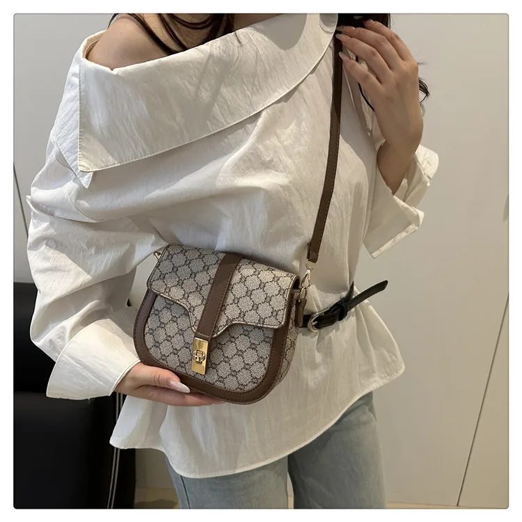 Retro Lock  Summer New One-Shoulder Cross-Body Saddle Bag Large Capacity Printed Fashion Simple Ins Casual display picture 25