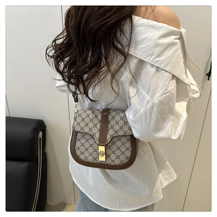 Retro Lock  Summer New One-Shoulder Cross-Body Saddle Bag Large Capacity Printed Fashion Simple Ins Casual display picture 26