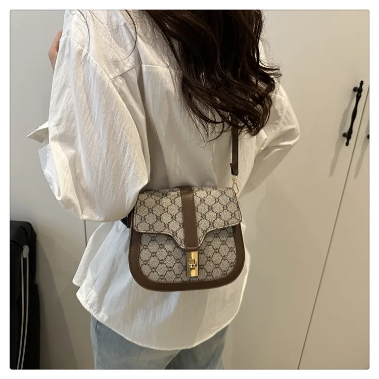 Retro Lock  Summer New One-Shoulder Cross-Body Saddle Bag Large Capacity Printed Fashion Simple Ins Casual display picture 28