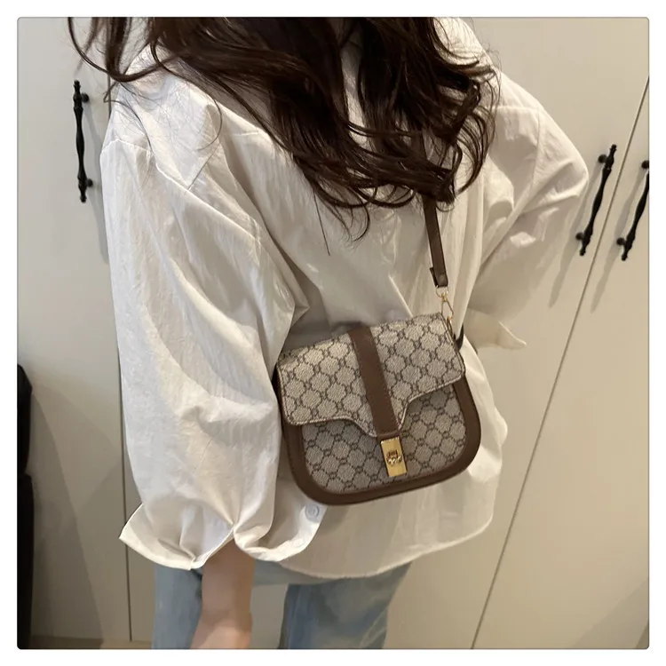 Retro Lock  Summer New One-Shoulder Cross-Body Saddle Bag Large Capacity Printed Fashion Simple Ins Casual display picture 29