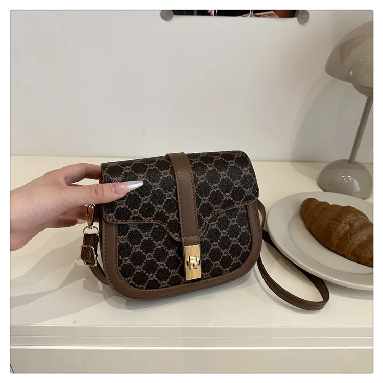 Retro Lock  Summer New One-Shoulder Cross-Body Saddle Bag Large Capacity Printed Fashion Simple Ins Casual display picture 30