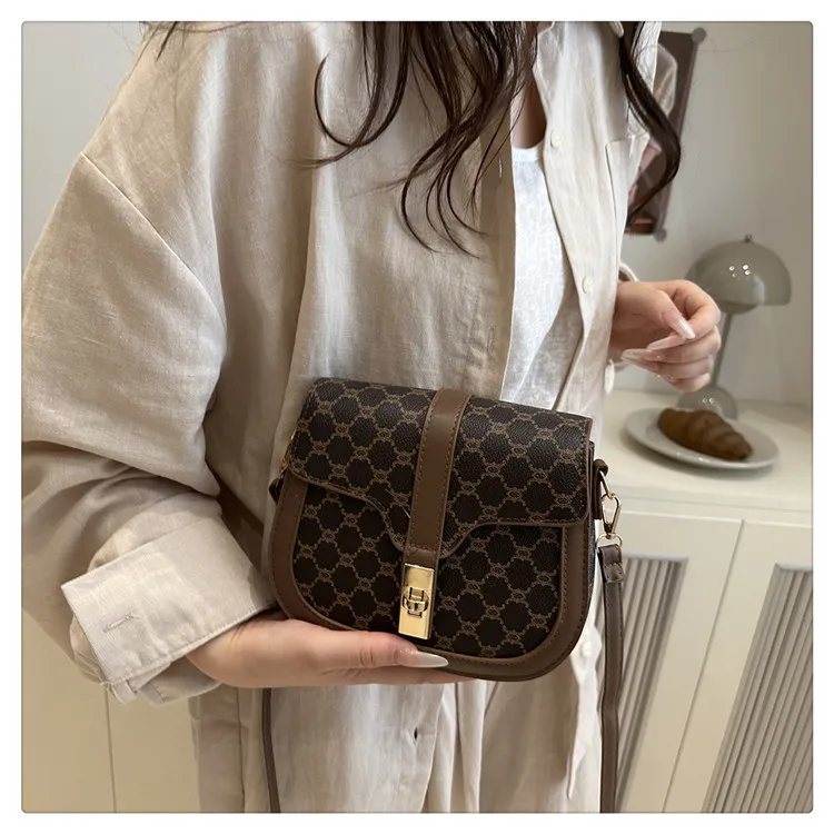 Retro Lock  Summer New One-Shoulder Cross-Body Saddle Bag Large Capacity Printed Fashion Simple Ins Casual display picture 31