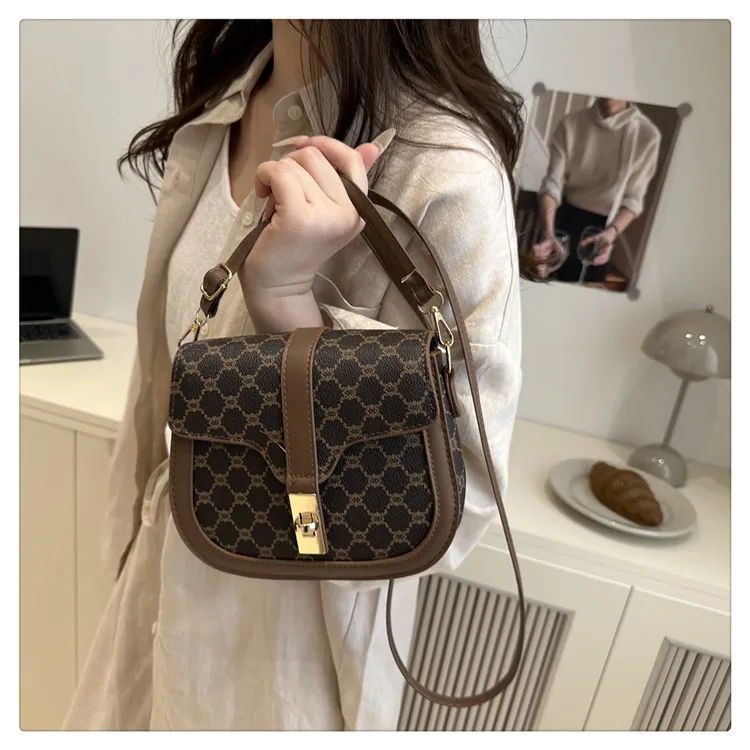 Retro Lock  Summer New One-Shoulder Cross-Body Saddle Bag Large Capacity Printed Fashion Simple Ins Casual display picture 32