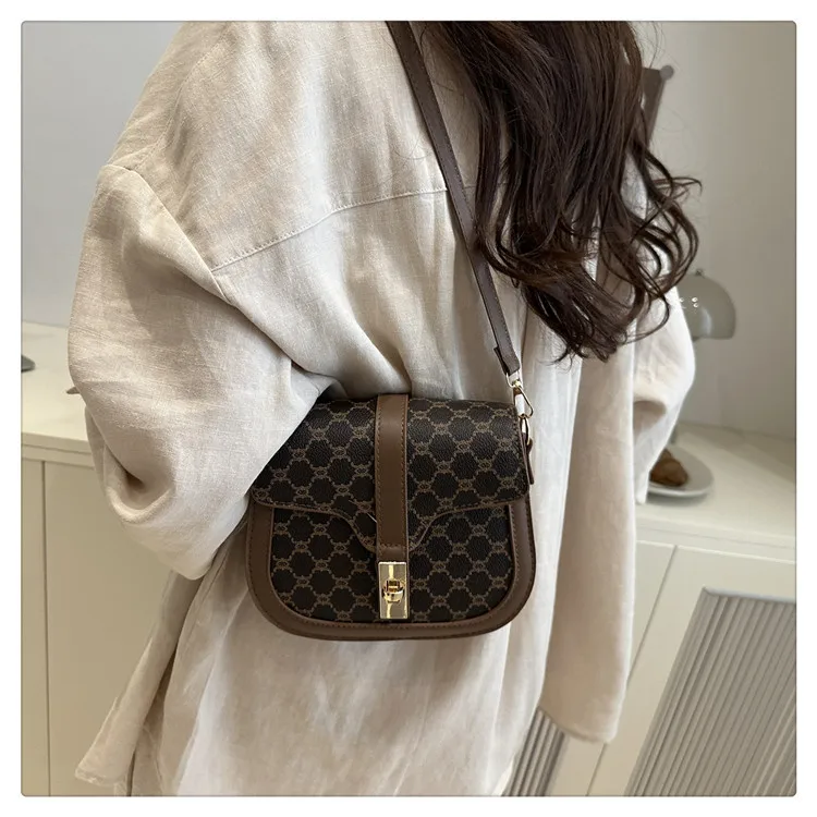 Retro Lock  Summer New One-Shoulder Cross-Body Saddle Bag Large Capacity Printed Fashion Simple Ins Casual display picture 33