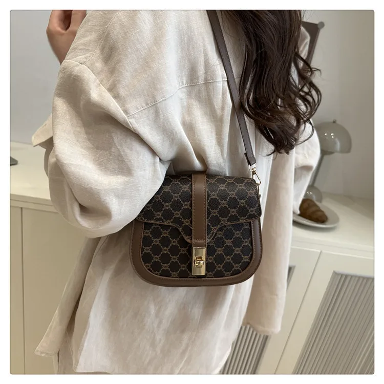 Retro Lock  Summer New One-Shoulder Cross-Body Saddle Bag Large Capacity Printed Fashion Simple Ins Casual display picture 34