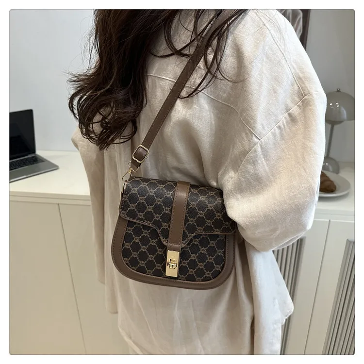 Retro Lock  Summer New One-Shoulder Cross-Body Saddle Bag Large Capacity Printed Fashion Simple Ins Casual display picture 35