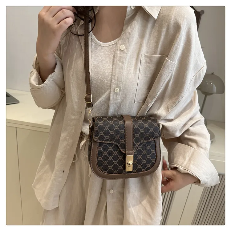 Retro Lock  Summer New One-Shoulder Cross-Body Saddle Bag Large Capacity Printed Fashion Simple Ins Casual display picture 37