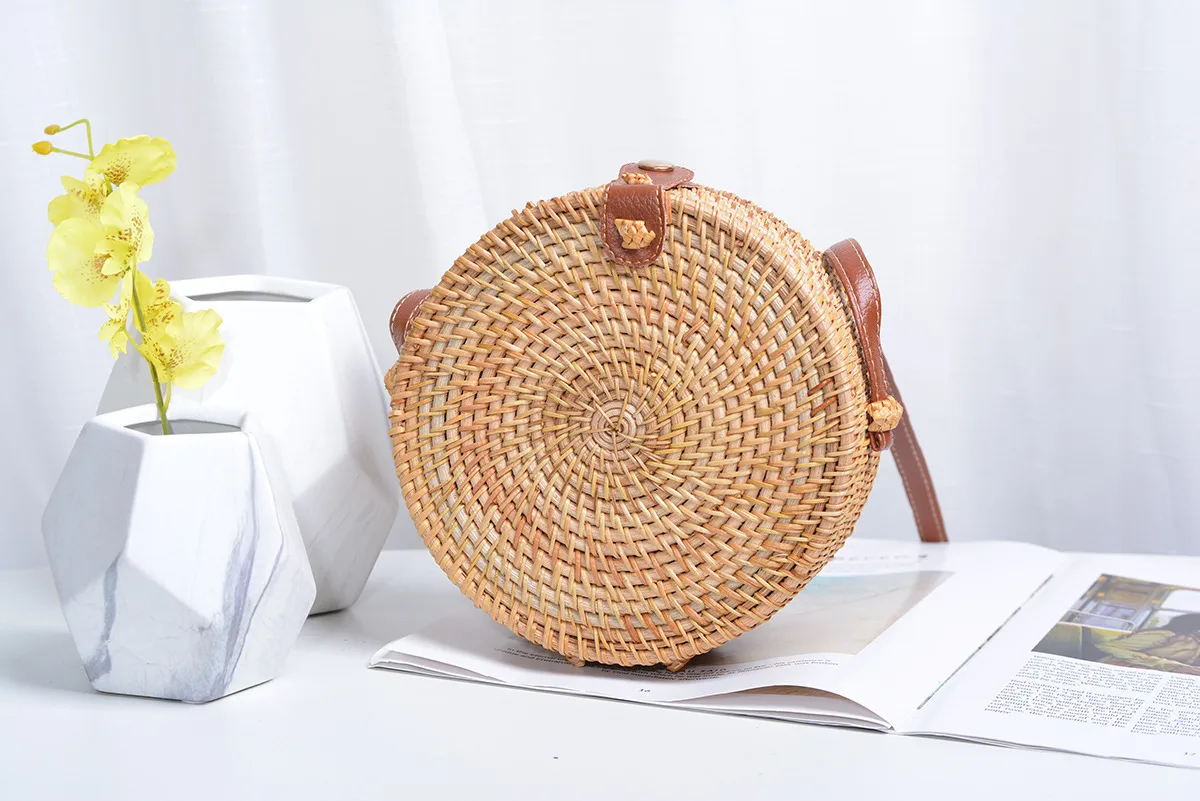 Factory Direct Sale Of Rattan Ins Handmade Rattan Hollow Five-pointed Star 18 * 8PU Leather Buckle Bag display picture 2