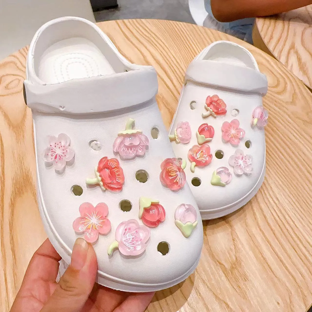 Little Red Book's Same Style Flower Clogs Accessories DIY Slippers Clogs Shoes Flower Shoe Buckle Accessories Flower Slippers display picture 3