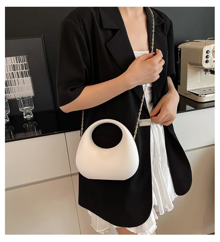 Acrylic Bag  New Fashion  Clutch Bag Personalized Crescent Celebrity Chain Crossbody Dinner Bag display picture 1