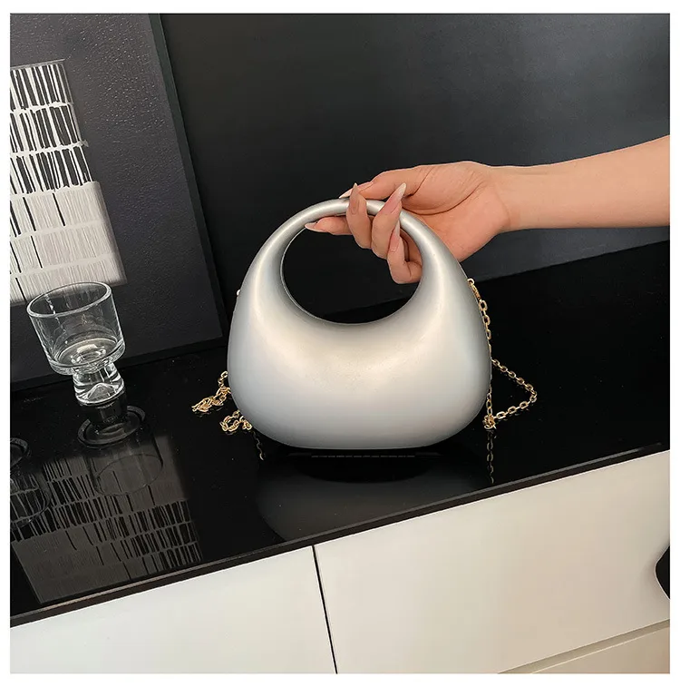 Acrylic Bag  New Fashion  Clutch Bag Personalized Crescent Celebrity Chain Crossbody Dinner Bag display picture 2
