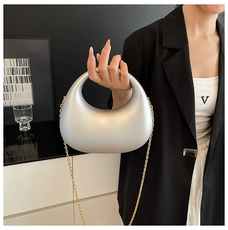 Acrylic Bag  New Fashion  Clutch Bag Personalized Crescent Celebrity Chain Crossbody Dinner Bag display picture 3
