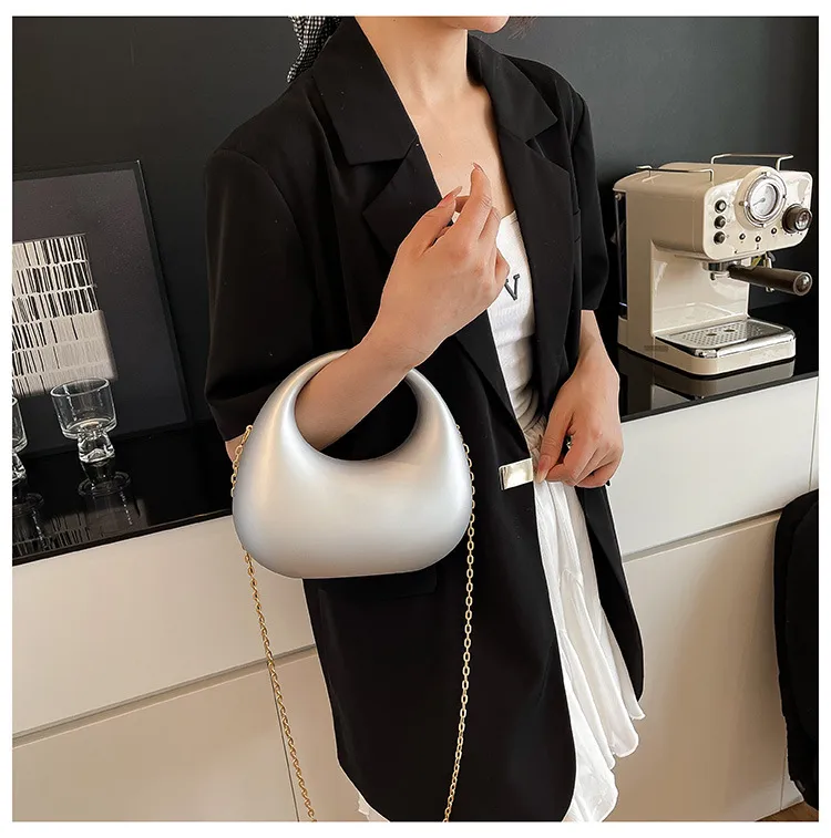Acrylic Bag  New Fashion  Clutch Bag Personalized Crescent Celebrity Chain Crossbody Dinner Bag display picture 4