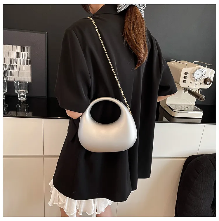 Acrylic Bag  New Fashion  Clutch Bag Personalized Crescent Celebrity Chain Crossbody Dinner Bag display picture 5