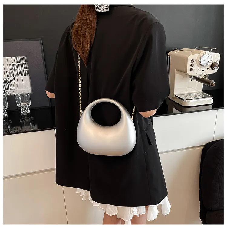 Acrylic Bag  New Fashion  Clutch Bag Personalized Crescent Celebrity Chain Crossbody Dinner Bag display picture 7