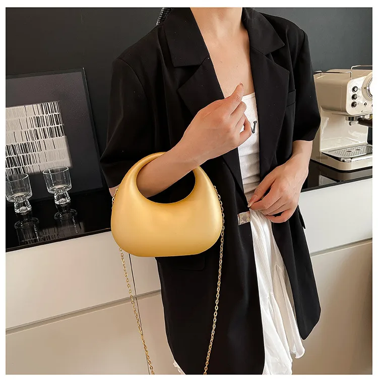 Acrylic Bag  New Fashion  Clutch Bag Personalized Crescent Celebrity Chain Crossbody Dinner Bag display picture 8
