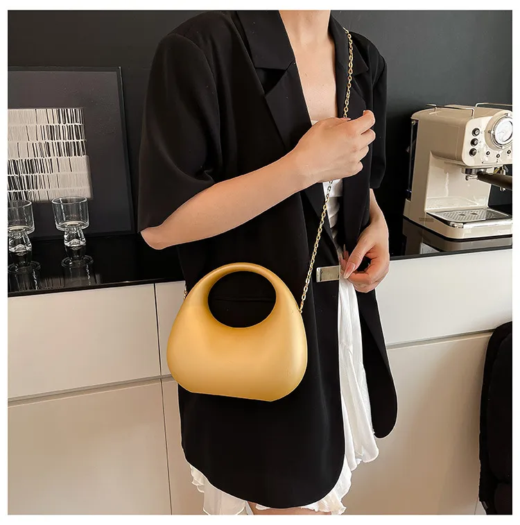 Acrylic Bag  New Fashion  Clutch Bag Personalized Crescent Celebrity Chain Crossbody Dinner Bag display picture 10