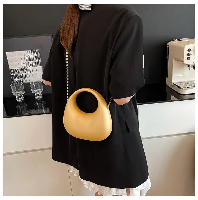 Acrylic Bag  New Fashion  Clutch Bag Personalized Crescent Celebrity Chain Crossbody Dinner Bag display picture 11